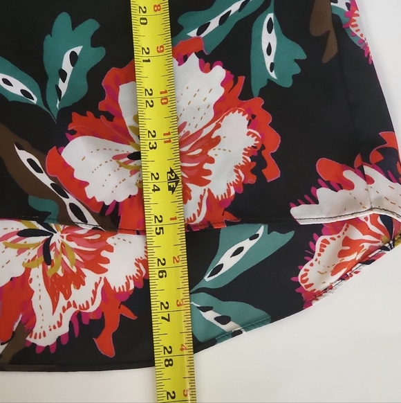 Women's ,CABI Black and Pink Floral Tank Top with Artistic Design.Size M - Picture 4 of 8